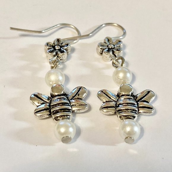 White Pearl Bumble Bee Earrings Silver Plated Dangle Insect Queen Bea Glass Bead - Picture 9 of 11